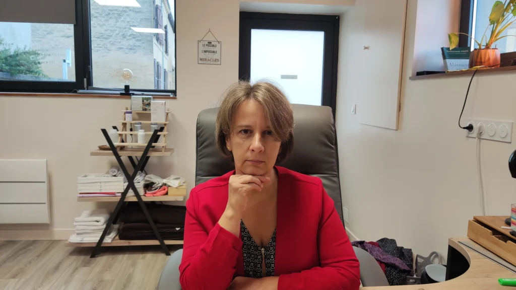 Audrey - reflexologue plantaire près de Charleville, spécialisée dans l'accompagnement des pathologies chroniques, ancienne infirmière reconvertie pour aider les personnes qui se sentent abandonnées ou perdues.